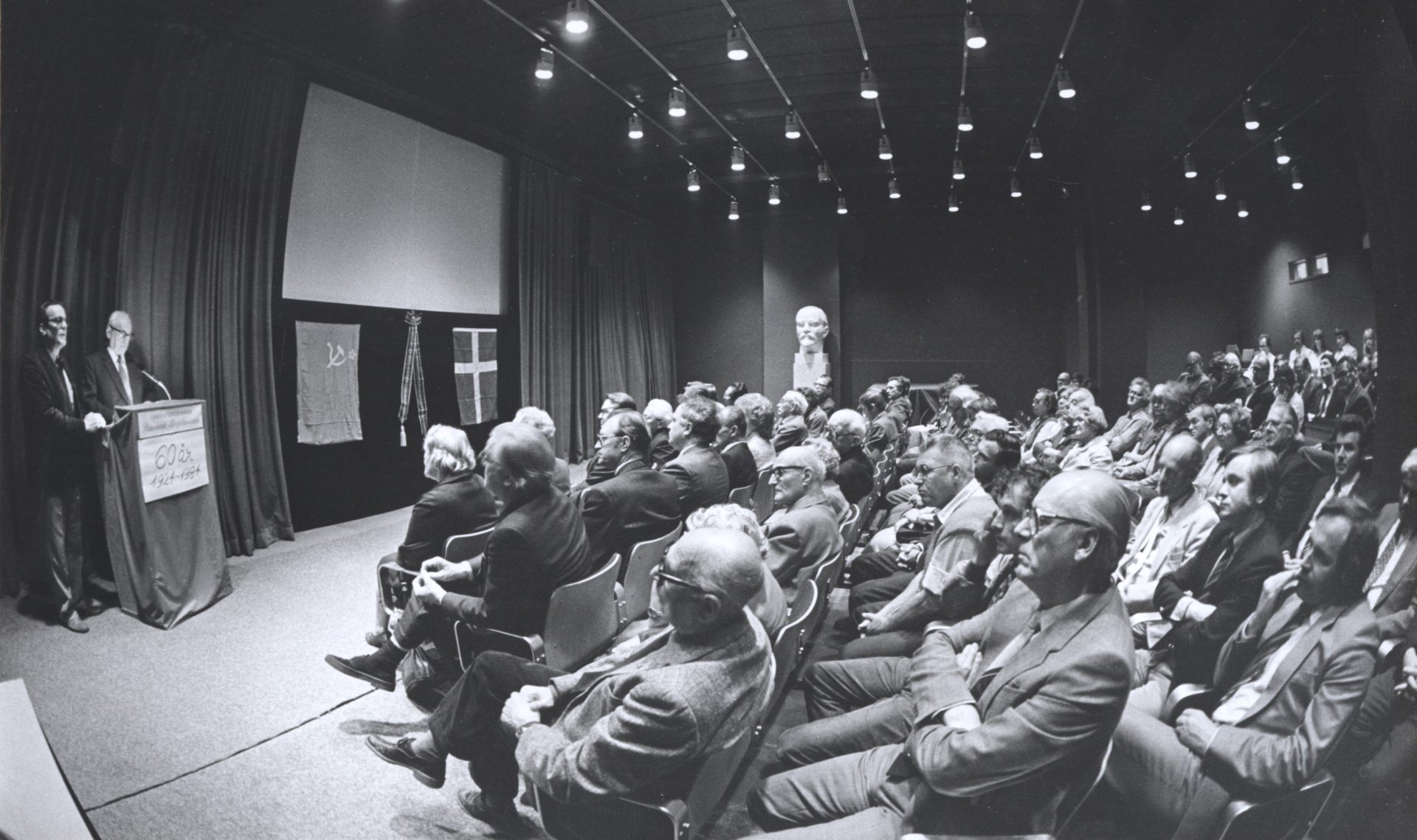 F20110706051 -Festmøde i Landsforeningen Danmark-Sovjetunionen i anledning af 60 året for oprettelse af diplomatiske forbindelser mellem Danmark og Sovjetunionen