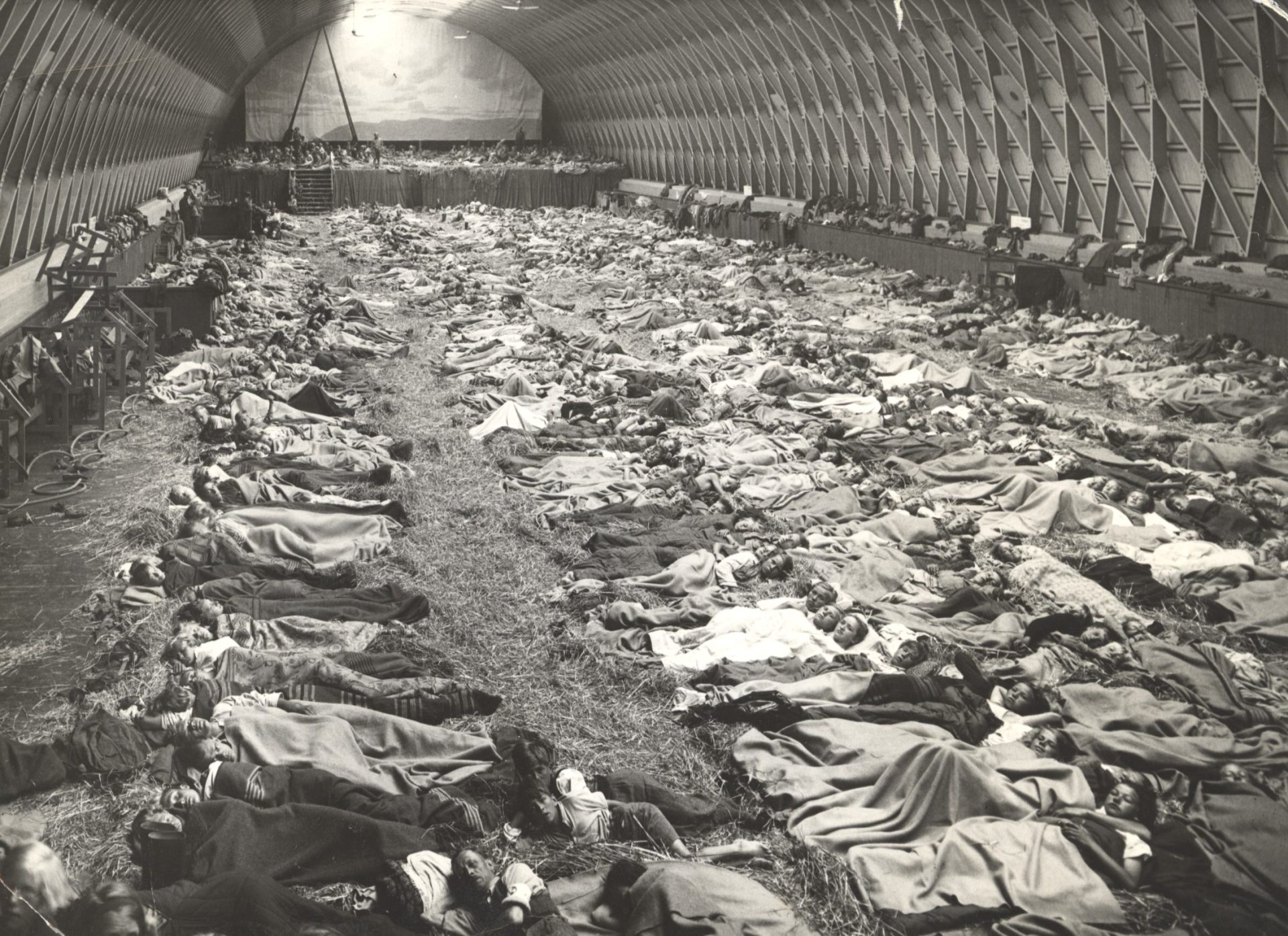 F20120724001 - Aalborghallen i brug som sovesal under D.U.I. landslejr