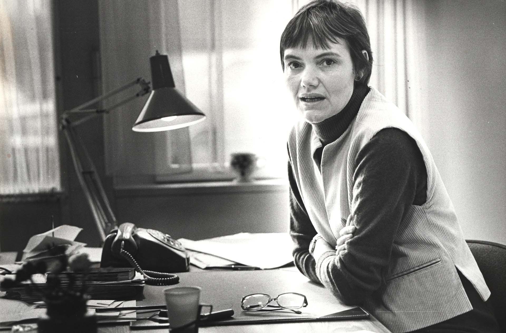 Hanne Reintoft ved skrivebordet